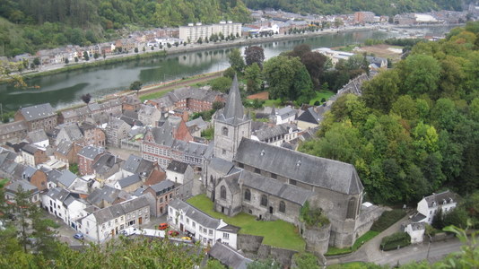 Vue panoramique de Bouvignes depuis la Tour de Crèvecoeur