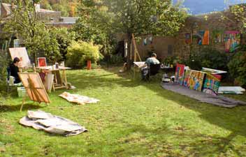 Les artistes exposent dans les jardins