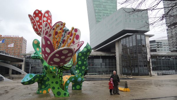 Euralille, la Tour de Lille et les tulipes de Yayoi Kusama