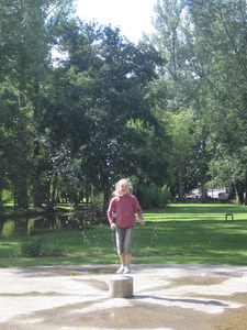 Jeux d'eau dans le parc du château de Nismes