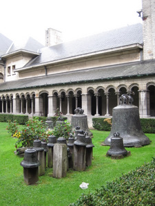 Nivelles : cloître de la collégiale