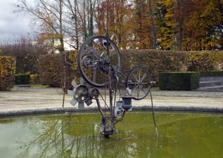 Exposition de sculptures dans le parc du Chateau de Seneffe