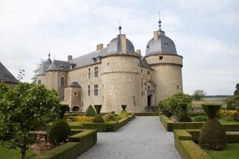 Château de Lavaux-Sainte-Anne : extérieur et jardins